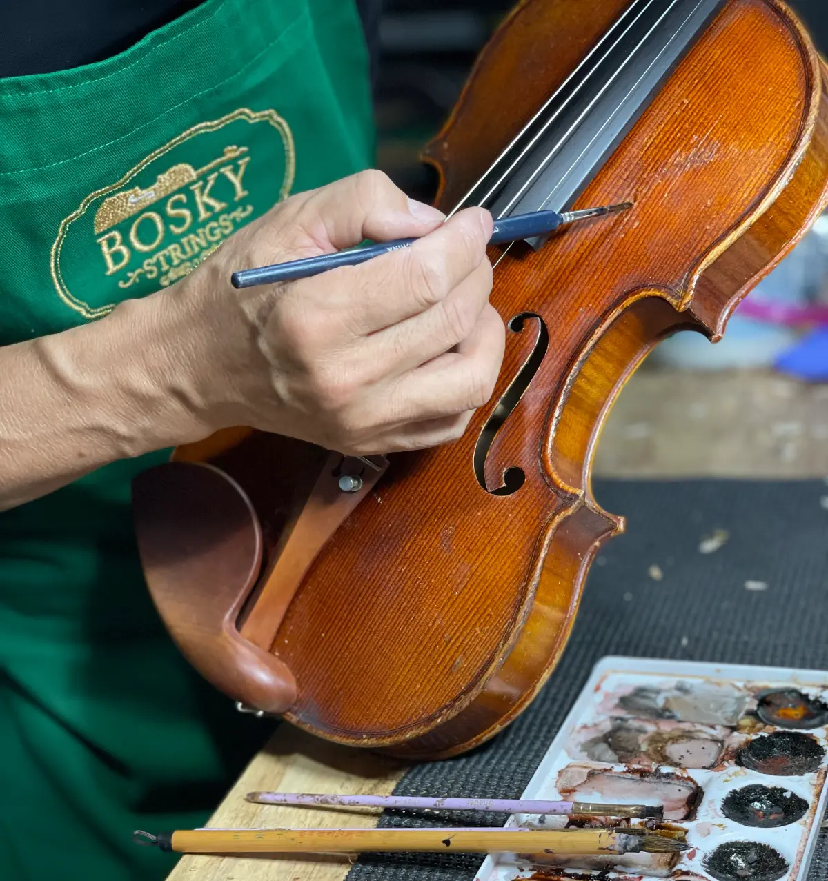 Banco de reparación profesional en Bosky Strings